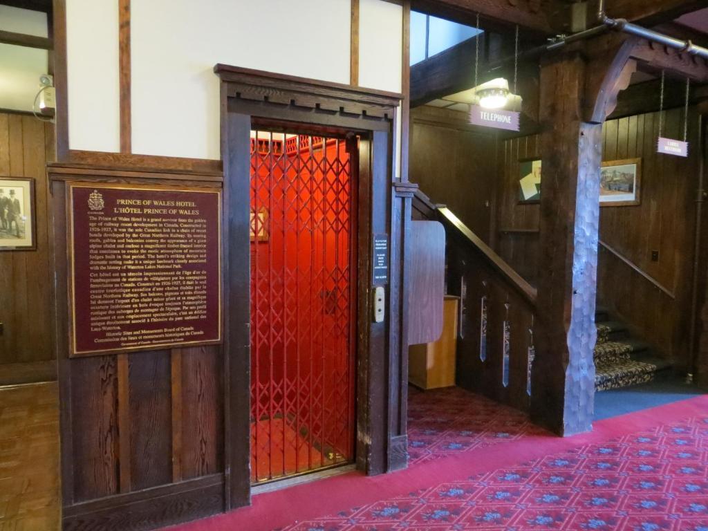 Prince Of Wales Hotel Уотъртън Парк Екстериор снимка