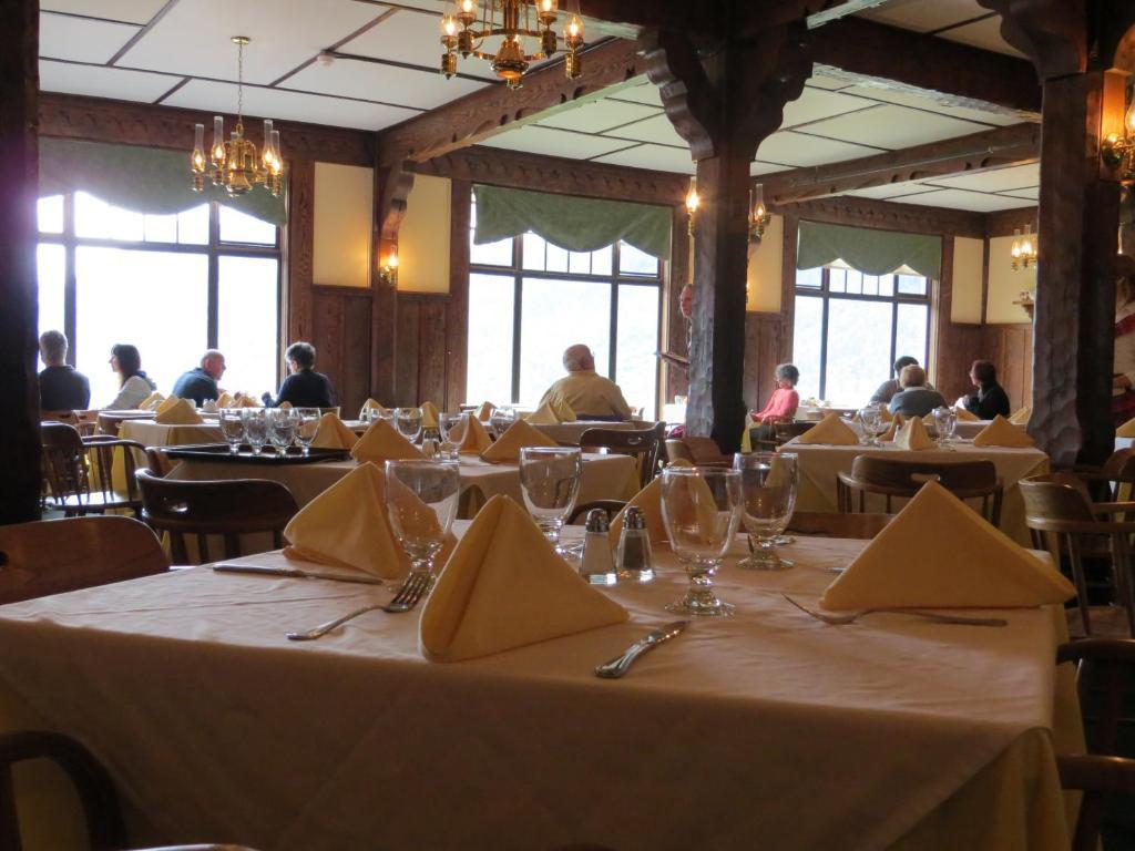 Prince Of Wales Hotel Уотъртън Парк Екстериор снимка