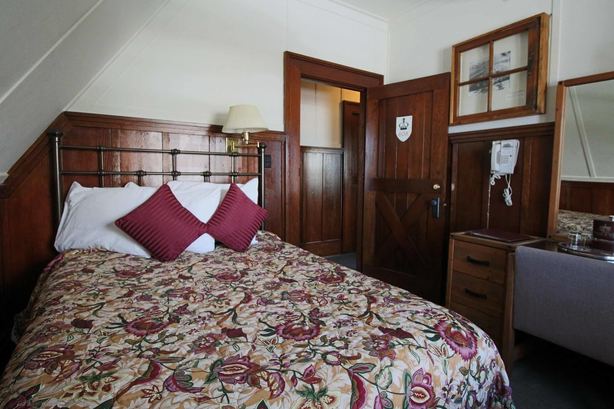 Prince Of Wales Hotel Уотъртън Парк Екстериор снимка